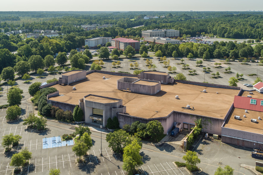 10101 Brook Rd, Glen Allen, VA for sale - Building Photo - Image 1 of 1