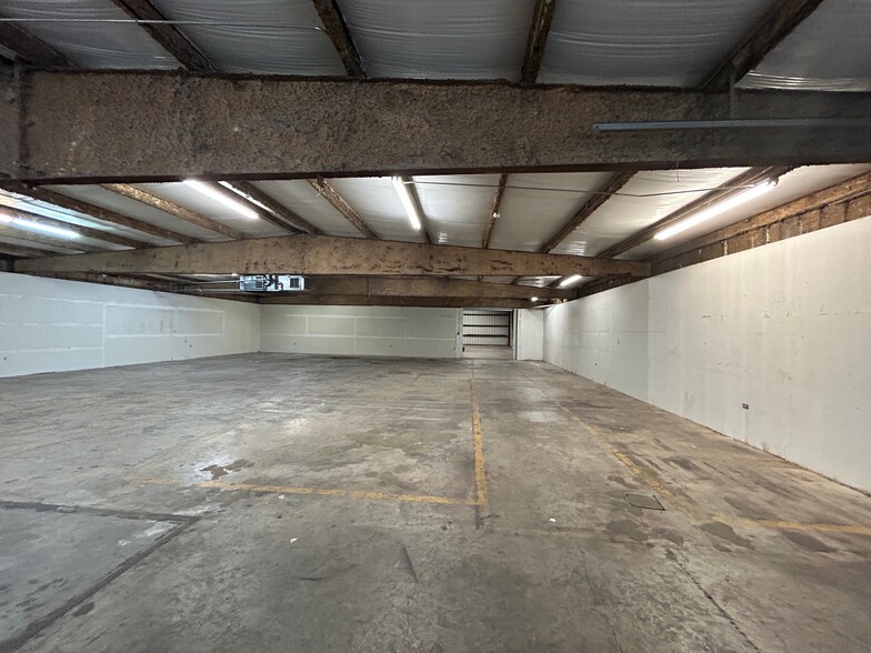 332 Twin City Hwy, Port Neches, TX for lease - Interior Photo - Image 3 of 5