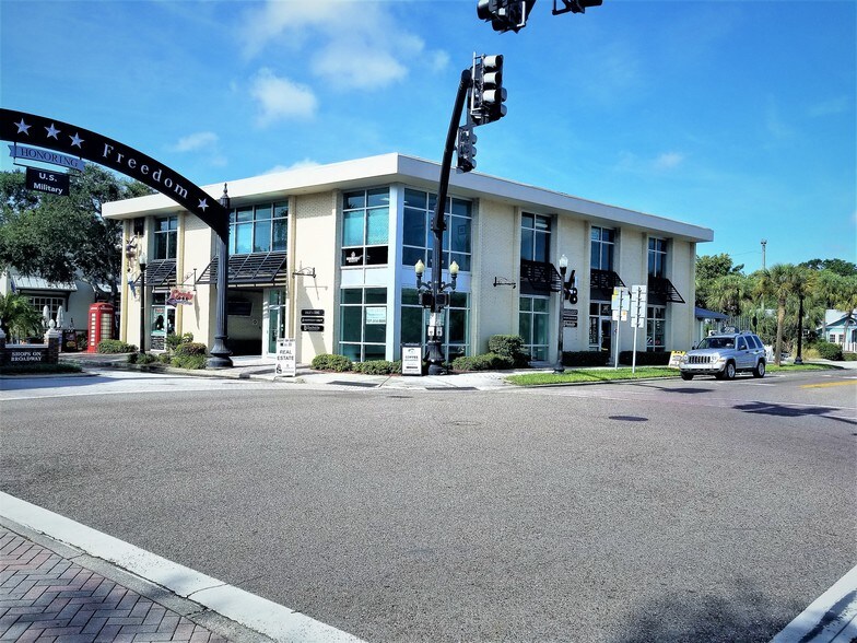 748 Broadway, Dunedin, FL for lease - Primary Photo - Image 1 of 26