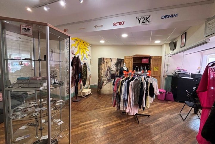 1 Swan Ln, Stroud for lease Interior Photo- Image 1 of 1