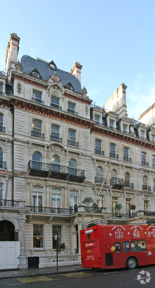 42-44 Grosvenor Gdns, London for lease - Building Photo - Image 3 of 4