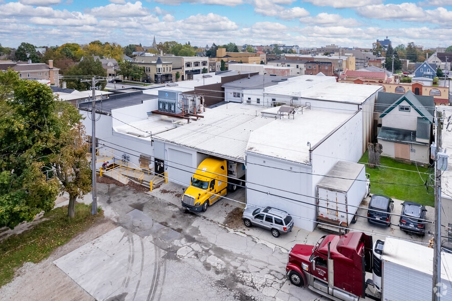 816 Michigan Ave, Sheboygan, WI for lease - Building Photo - Image 3 of 19