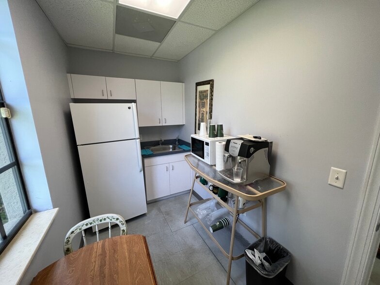 6323 Memorial Hwy, Tampa, FL for lease - Building Photo - Image 2 of 11