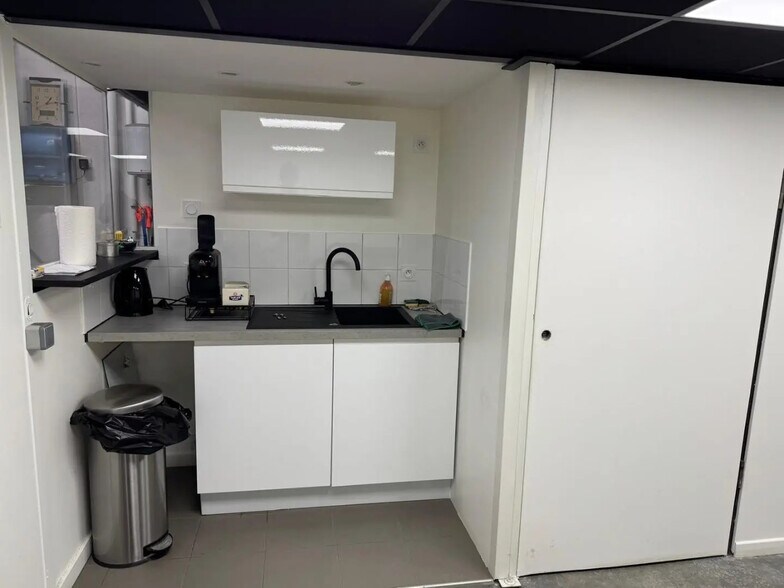 Industrial in Brignais for lease - Interior Photo - Image 3 of 4