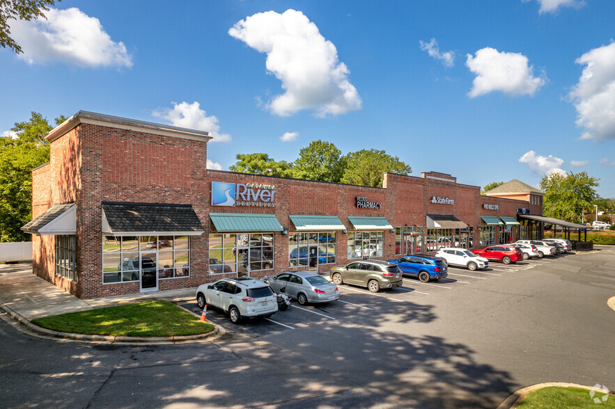 200 Dobys Bridge Rd, Fort Mill, SC for lease - Primary Photo - Image 1 of 11