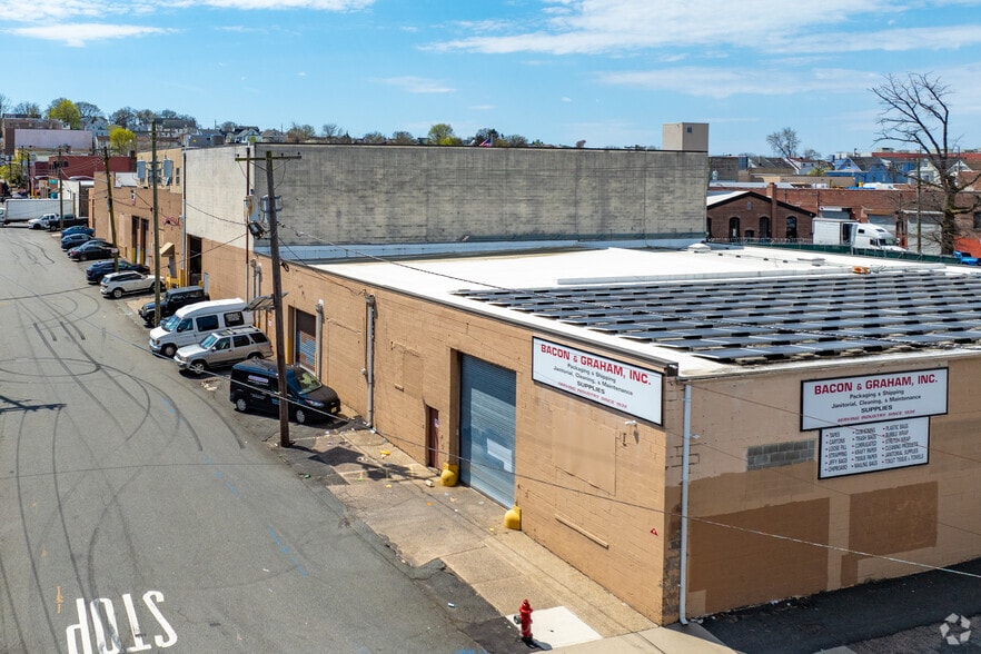 34 E 25th St, Paterson, NJ for lease - Building Photo - Image 2 of 10