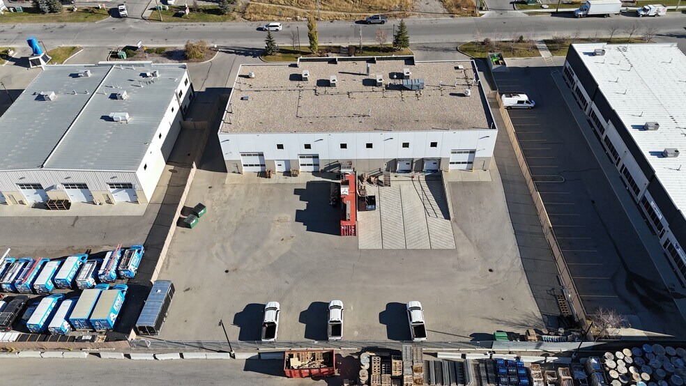 10911 50th St SE, Calgary, AB for lease - Building Photo - Image 2 of 11