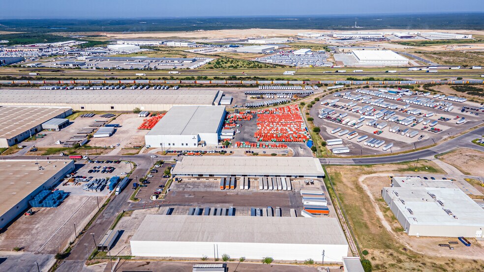 13806 N Unitec Dr, Laredo, TX for lease - Building Photo - Image 3 of 4