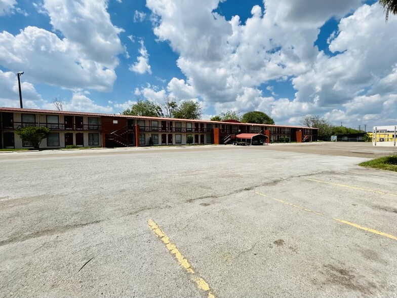 815 S US Highway 281, Alice, TX for sale - Building Photo - Image 2 of 13