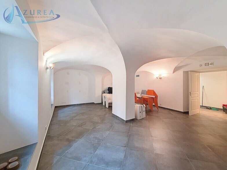Office in Nice for lease - Interior Photo - Image 2 of 9