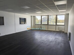 Flex in Valenton for lease Interior Photo- Image 2 of 9