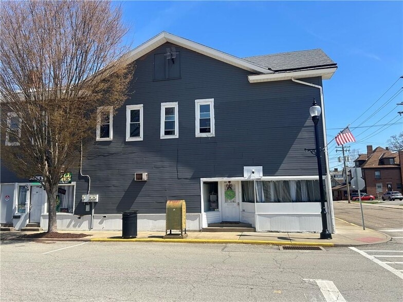 403 E 2nd Ave, Tarentum, PA for sale - Primary Photo - Image 1 of 2