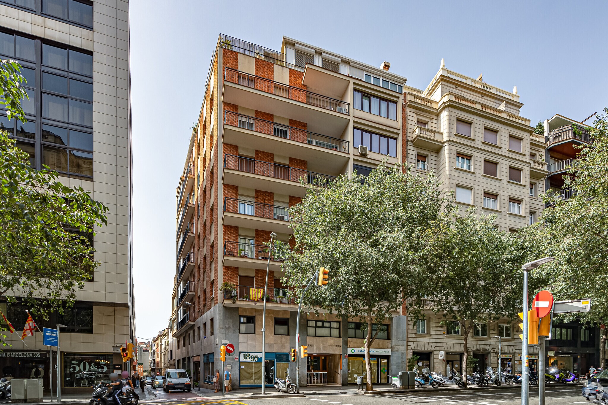 Multifamily in Barcelona, Barcelona for sale Primary Photo- Image 1 of 3
