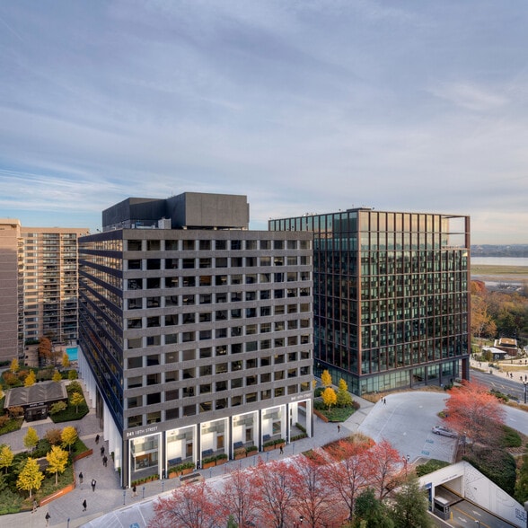 241 18th St S, Arlington, VA for lease - Building Photo - Image 1 of 6