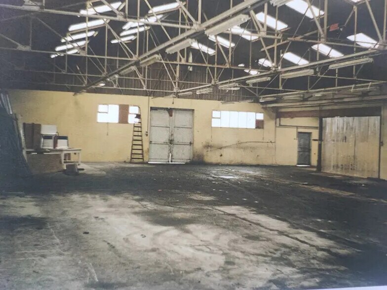 Office in Douarnenez for sale - Interior Photo - Image 1 of 8