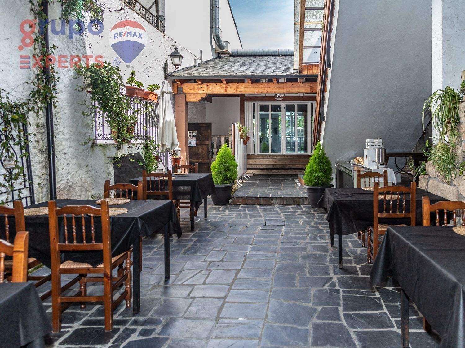 Retail in Cacabelos for sale Building Photo- Image 1 of 57