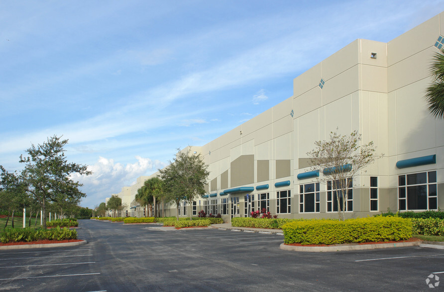 2935 West Corporate Lakes Blvd, Weston, FL for lease - Building Photo - Image 2 of 5