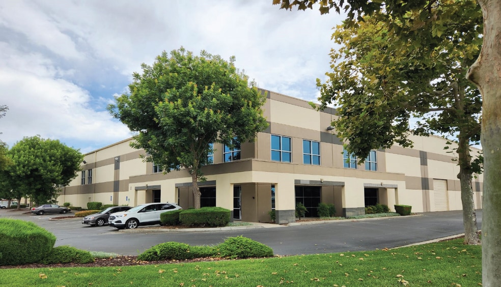 2340 E Main St, Woodland, CA for lease - Building Photo - Image 1 of 1