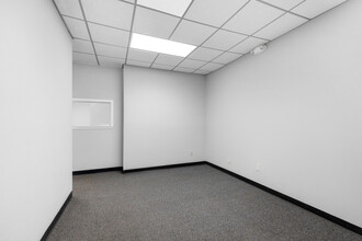 2200 Veterans Memorial Blvd, Kenner, LA for lease Interior Photo- Image 2 of 6