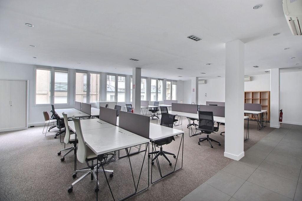 7 Impasse Charles Petit, Paris for lease Interior Photo- Image 1 of 5