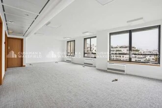 11 Bis Place Du General Leclerc, Levallois-Perret for lease Interior Photo- Image 1 of 3