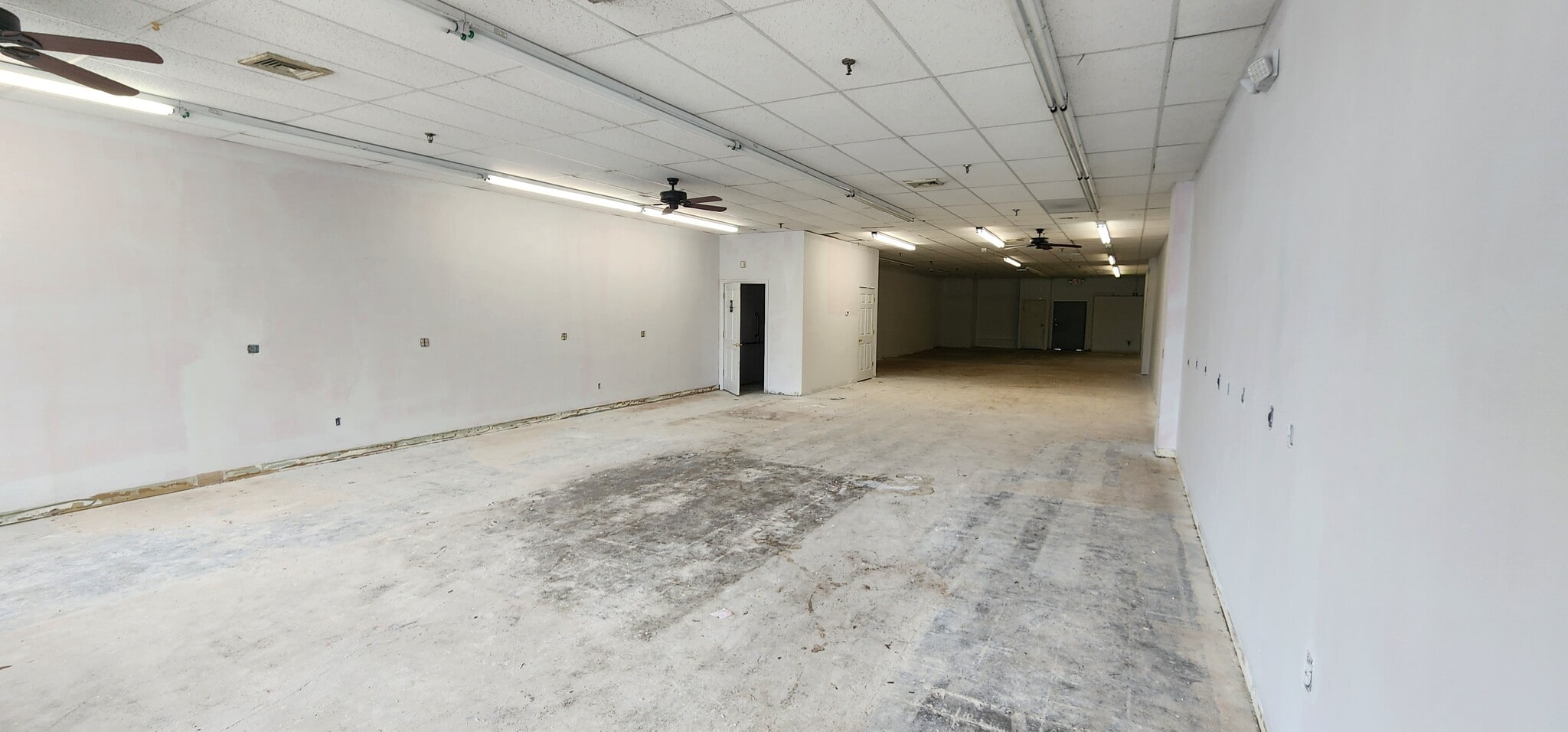 970-992 Poquonnock Rd, Groton, CT for lease Interior Photo- Image 1 of 1