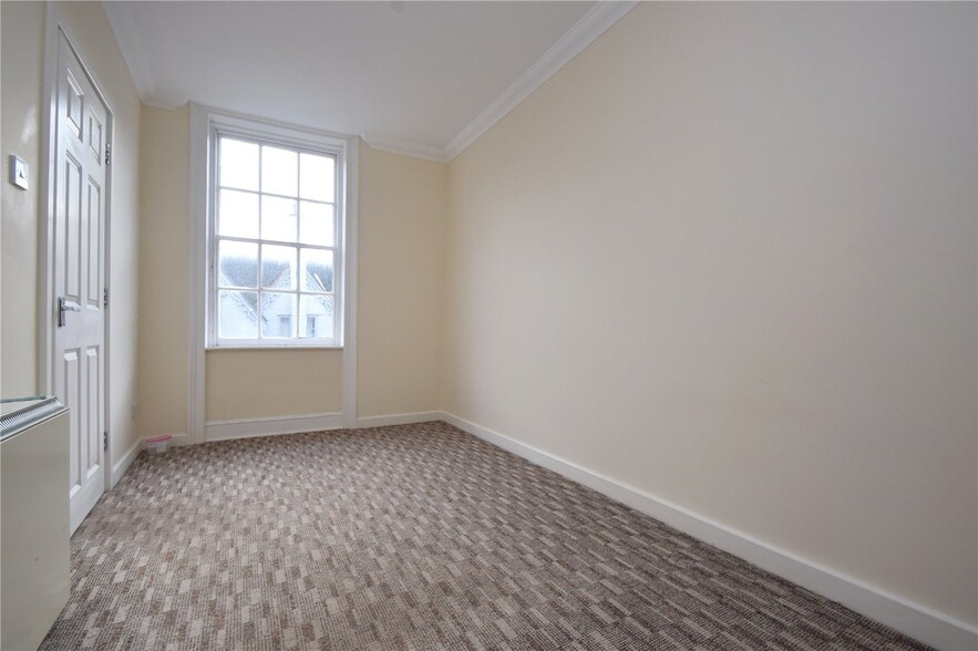 60 Newland St, Witham for sale - Interior Photo - Image 2 of 4