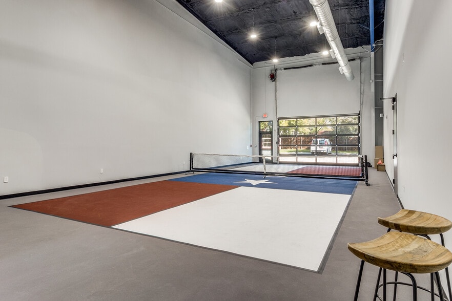 351 E Hudgins St, Grapevine, TX for sale - Interior Photo - Image 2 of 23