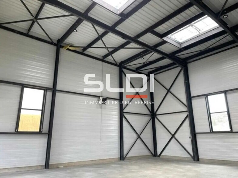 Office in Colombier-Saugnieu for lease - Interior Photo - Image 3 of 11