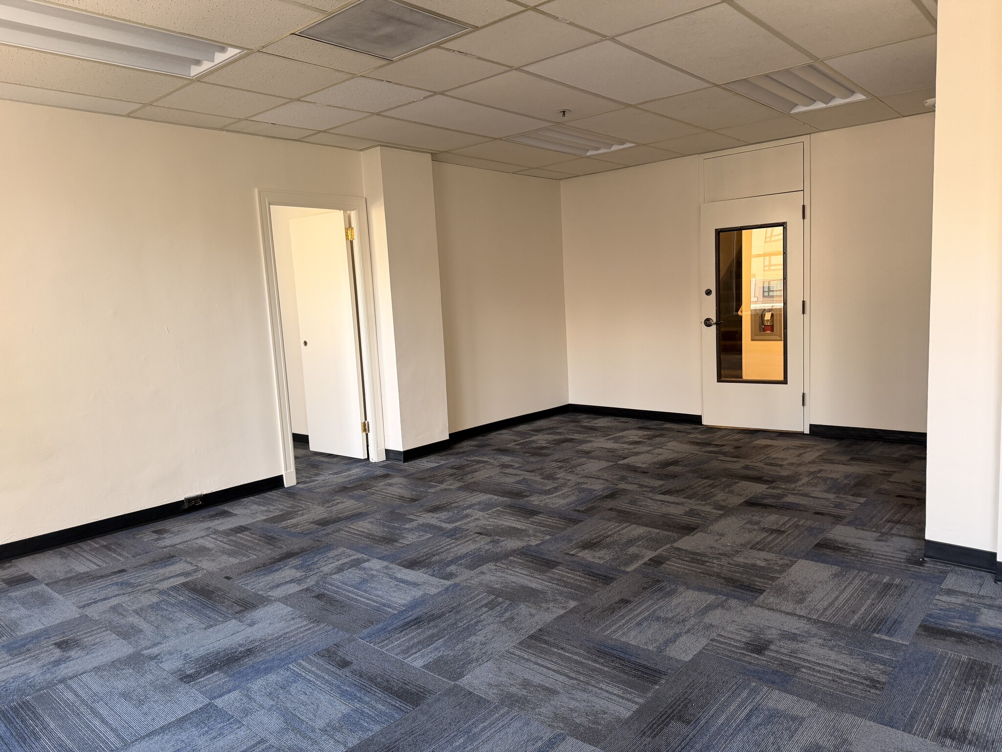 610 SW Broadway, Portland, OR for lease Interior Photo- Image 1 of 2