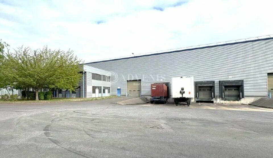 Industrial in Lisses for lease Building Photo- Image 1 of 10