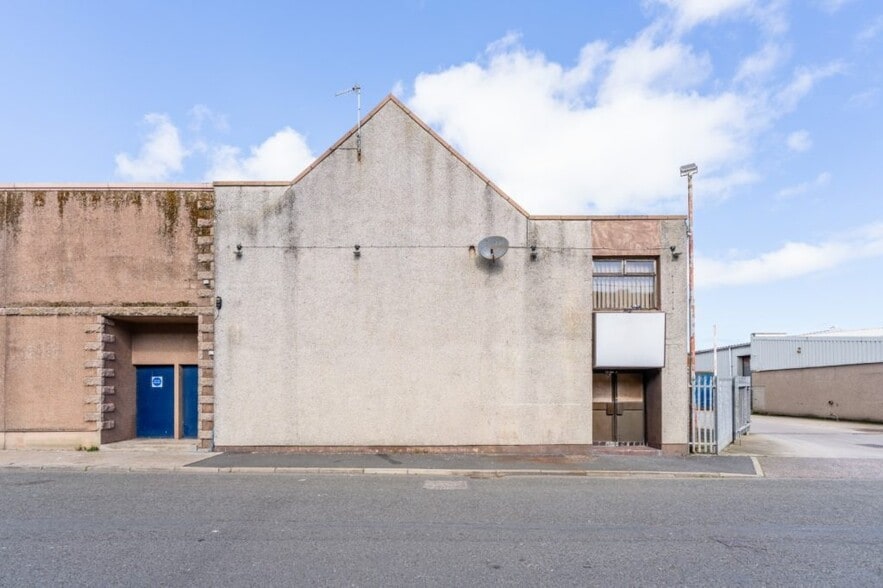 75 King St, Peterhead for lease - Primary Photo - Image 1 of 4