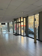 Retail in Paris for lease Interior Photo- Image 2 of 12