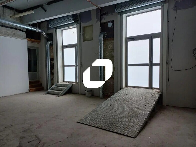 Flex in Lille for lease - Interior Photo - Image 2 of 2