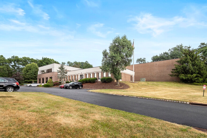 11 York Ave, West Caldwell, NJ for lease - Building Photo - Image 1 of 20