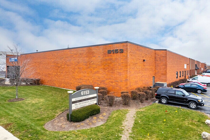 6153 W Mulford St, Niles, IL 60714