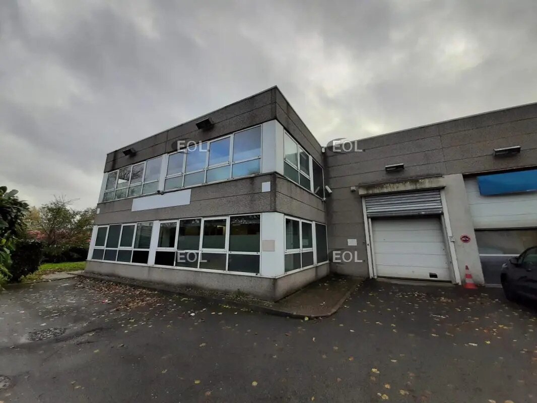 Flex in Villejuif for lease Building Photo- Image 1 of 12