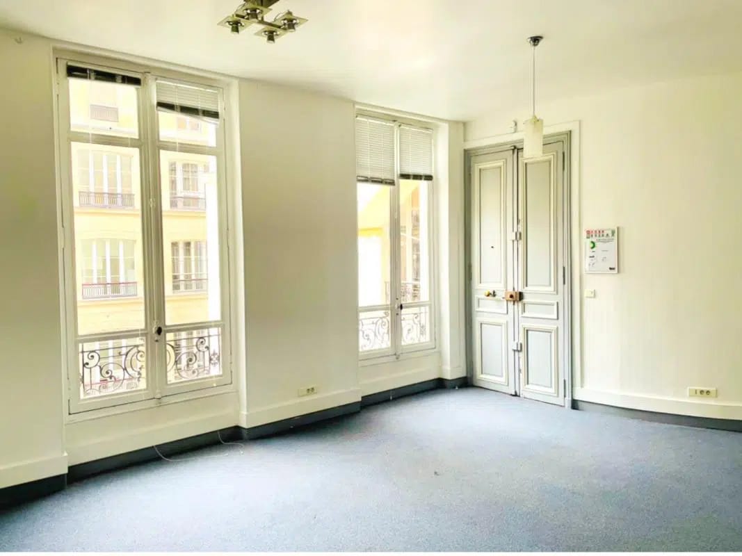 Office in Paris for lease Interior Photo- Image 1 of 13
