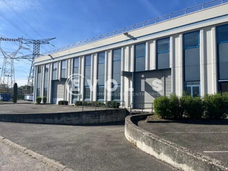 Flex in Saint-Quentin-Fallavier for sale - Building Photo - Image 1 of 30