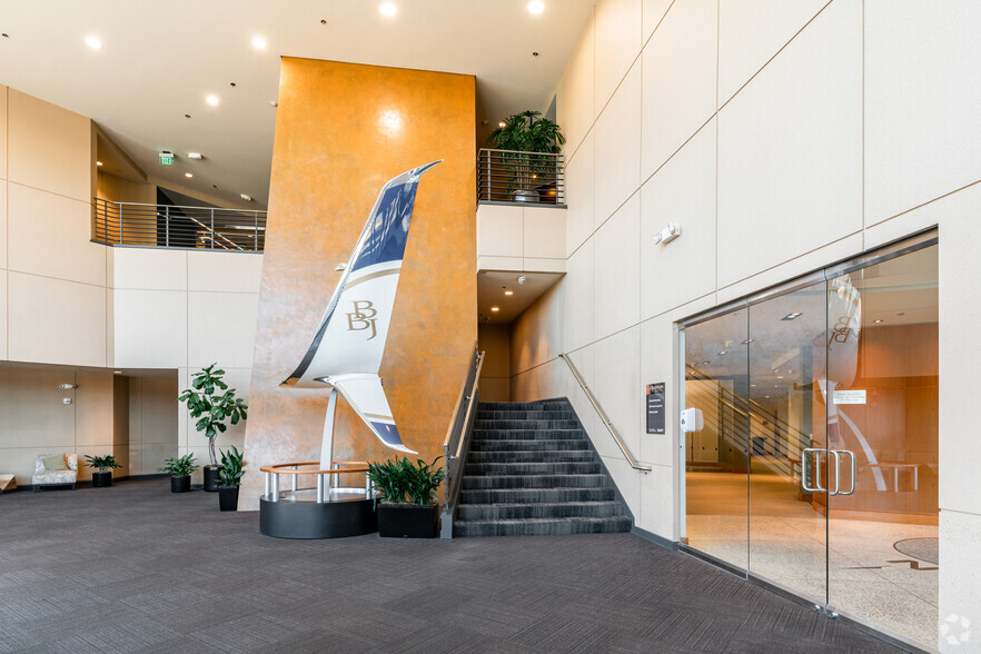 2811 S 102nd St, Tukwila, WA for lease - Lobby - Image 1 of 9