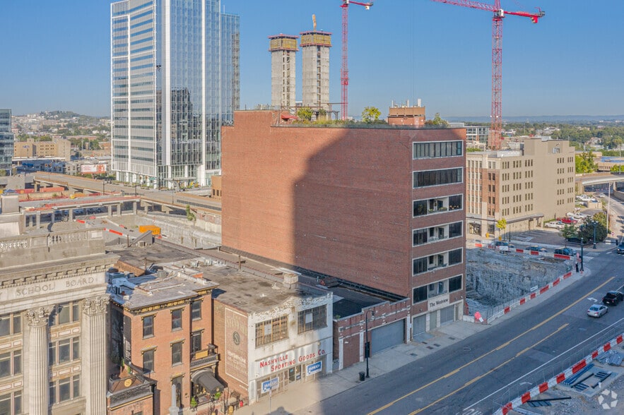 175 Rosa L Parks Blvd, Nashville, TN for lease - Building Photo - Image 3 of 5