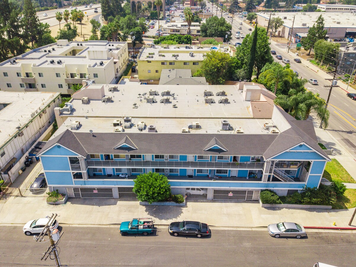 7326 Haskell Ave, Van Nuys, CA 91406