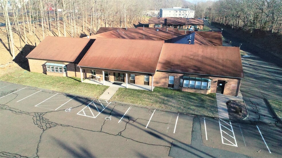 98 S Turnpike Rd, Wallingford, CT for lease - Building Photo - Image 2 of 8