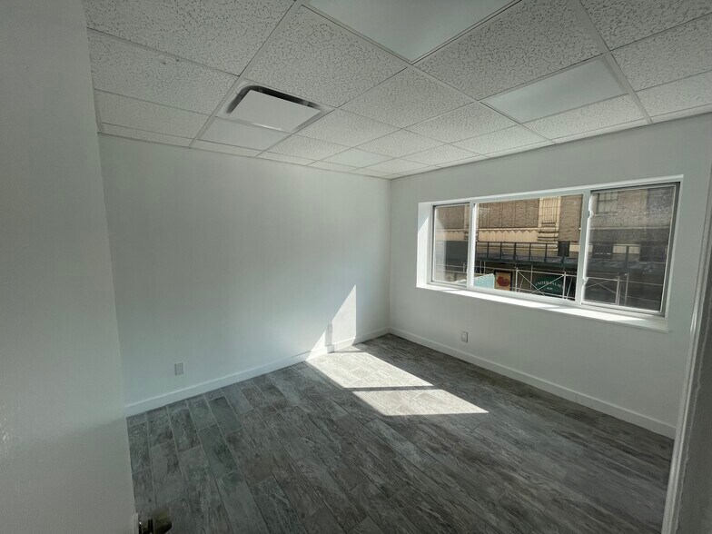 4160 Broadway, New York, NY for lease - Interior Photo - Image 2 of 11