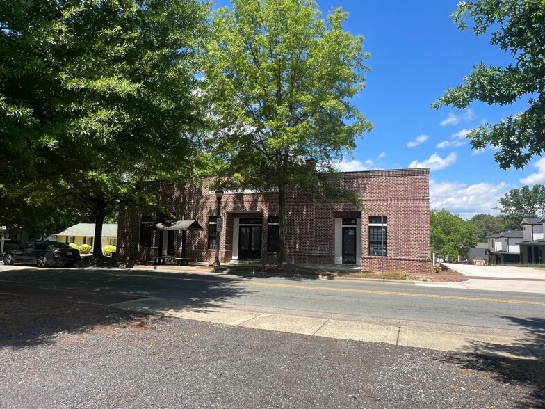 20733 Catawba, Cornelius, NC for sale - Building Photo - Image 2 of 5