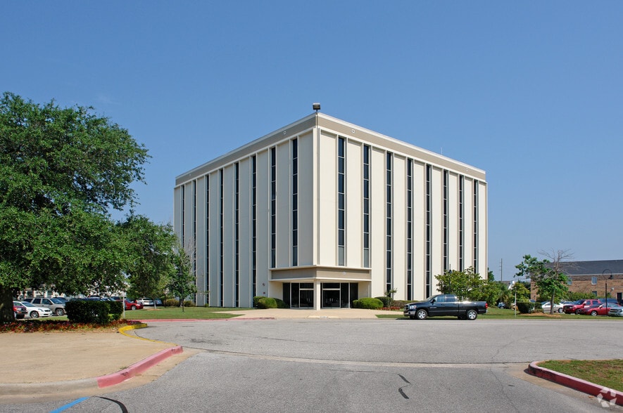 900 Western America Cir, Mobile, AL for lease - Building Photo - Image 2 of 11