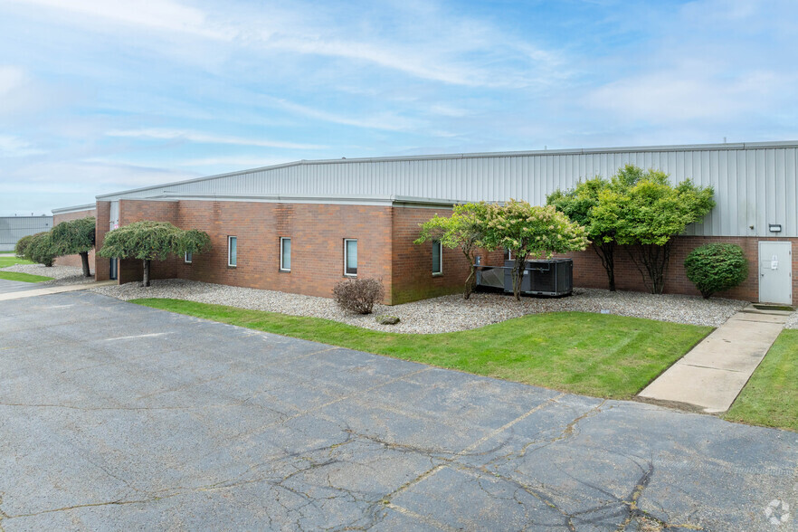 3620 Progress St NE, Canton, OH for lease - Building Photo - Image 3 of 17