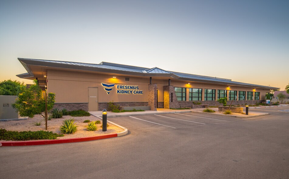 450 S Gilbert Rd, Chandler, AZ for sale - Building Photo - Image 1 of 1