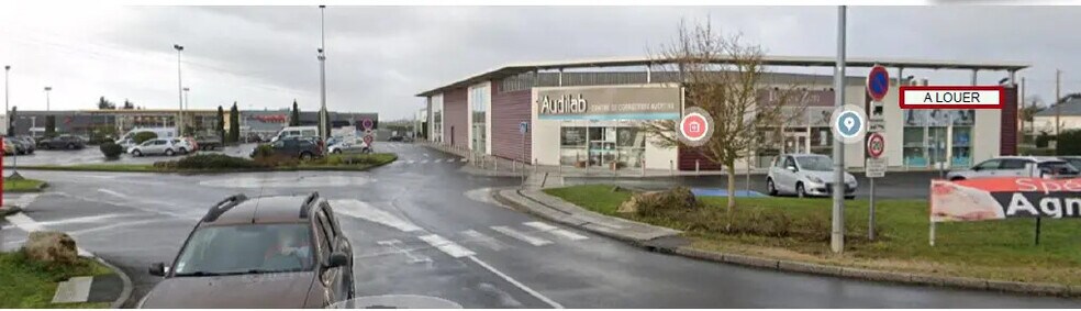 Retail in Vendôme for lease - Building Photo - Image 1 of 3