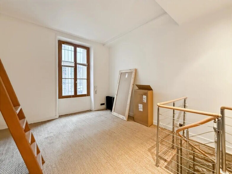 Office in Paris for lease - Building Photo - Image 3 of 5